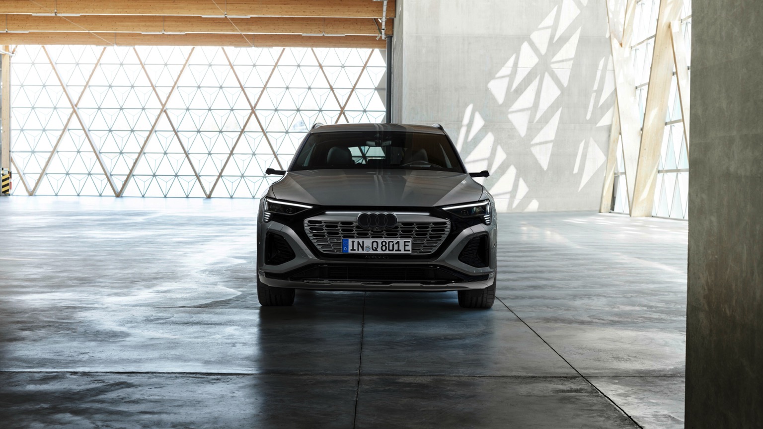 Audi_Q8-etron-2023-4