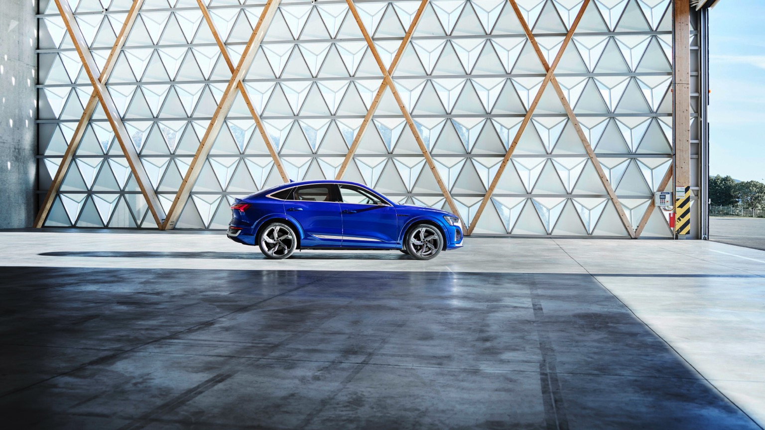 Audi_SQ8-Sportback-etron-2023-28