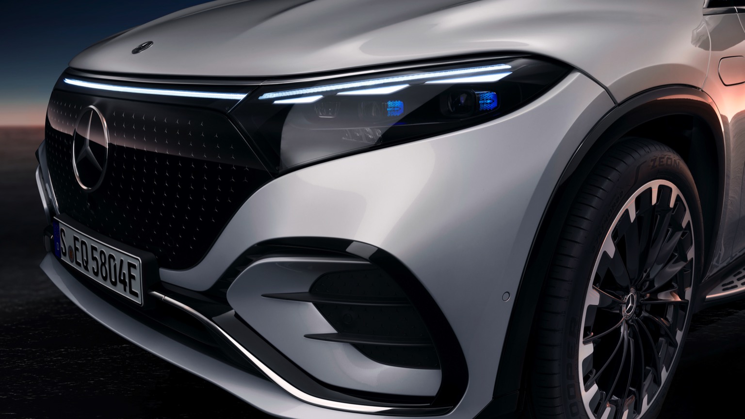 Mercedes_EQS_SUV_2022-47