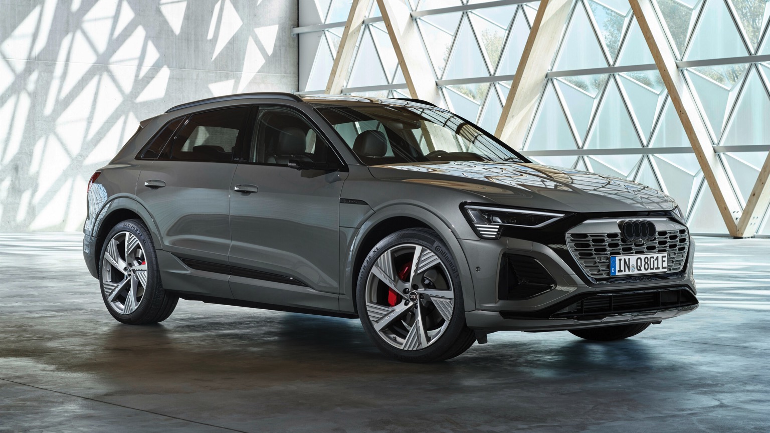 Audi_Q8-etron-2023-1