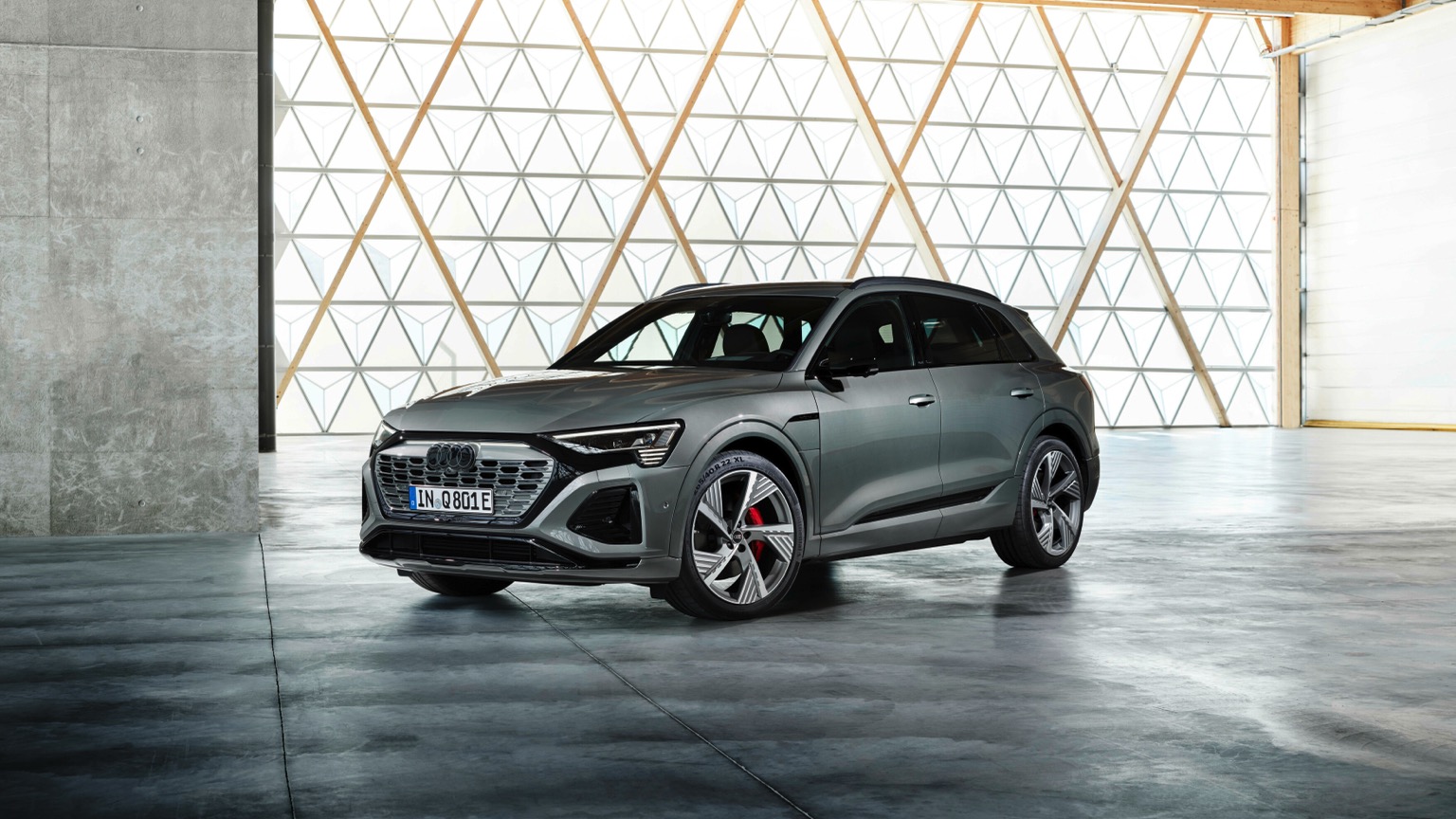 Audi_Q8-etron-2023-2