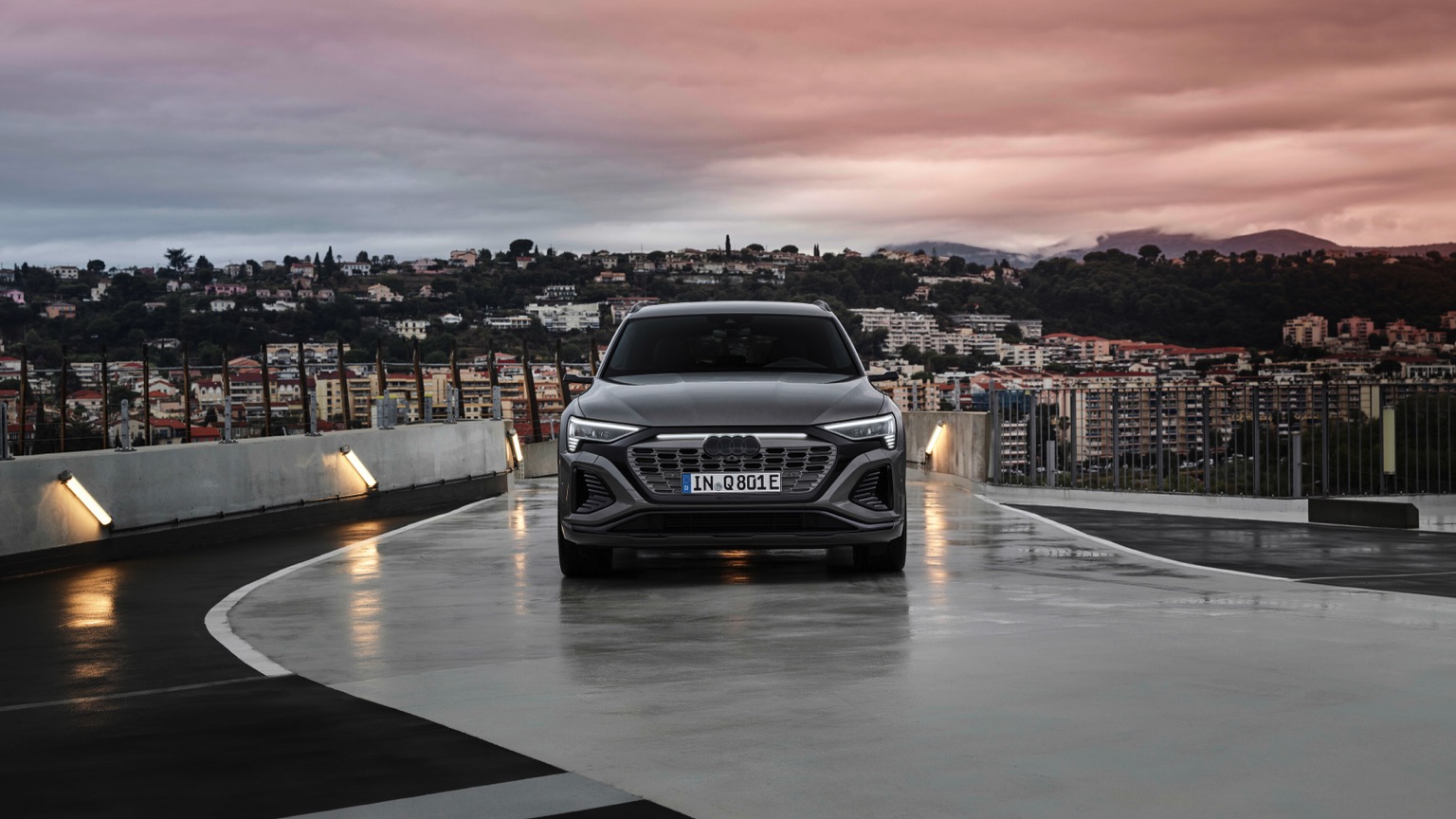 Audi_Q8-etron-2023-21