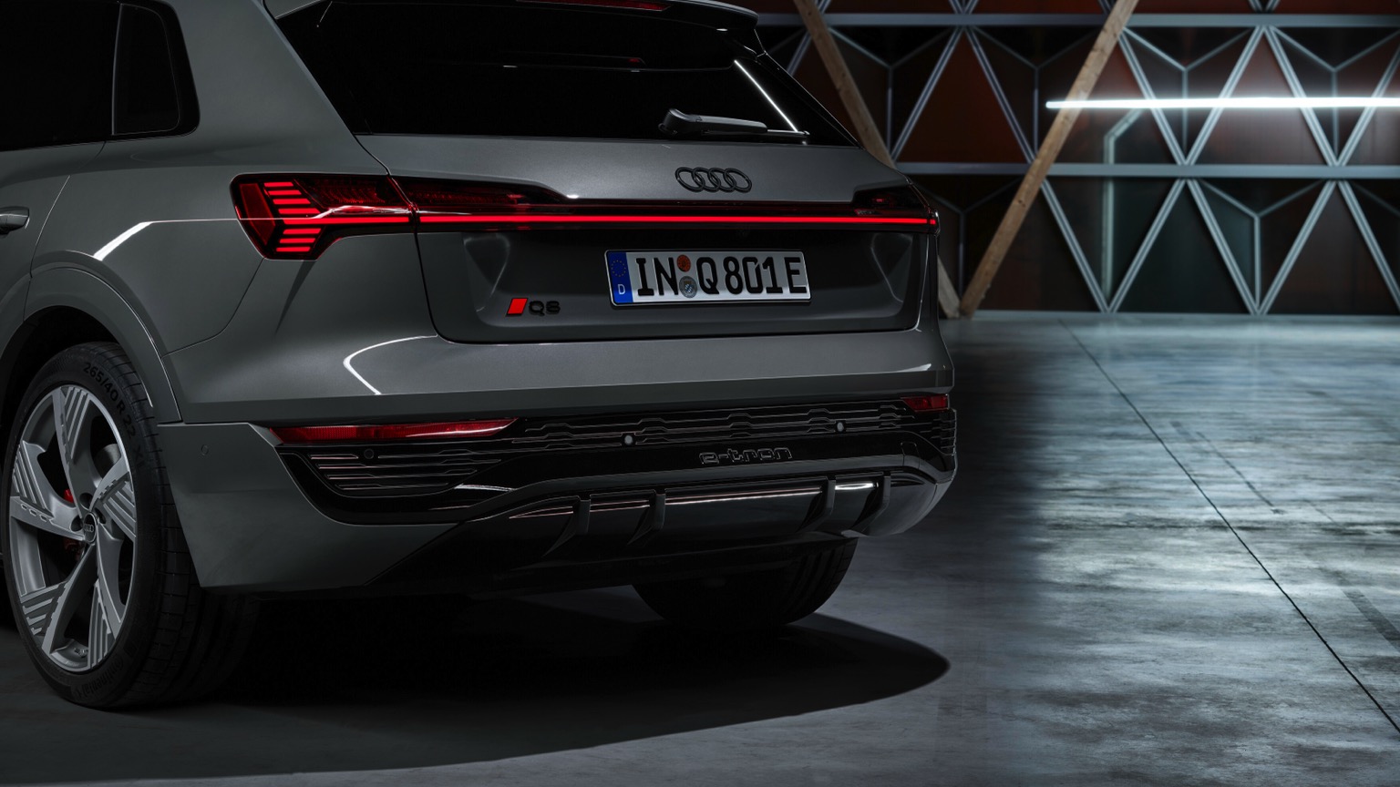 Audi_Q8-etron-2023-36