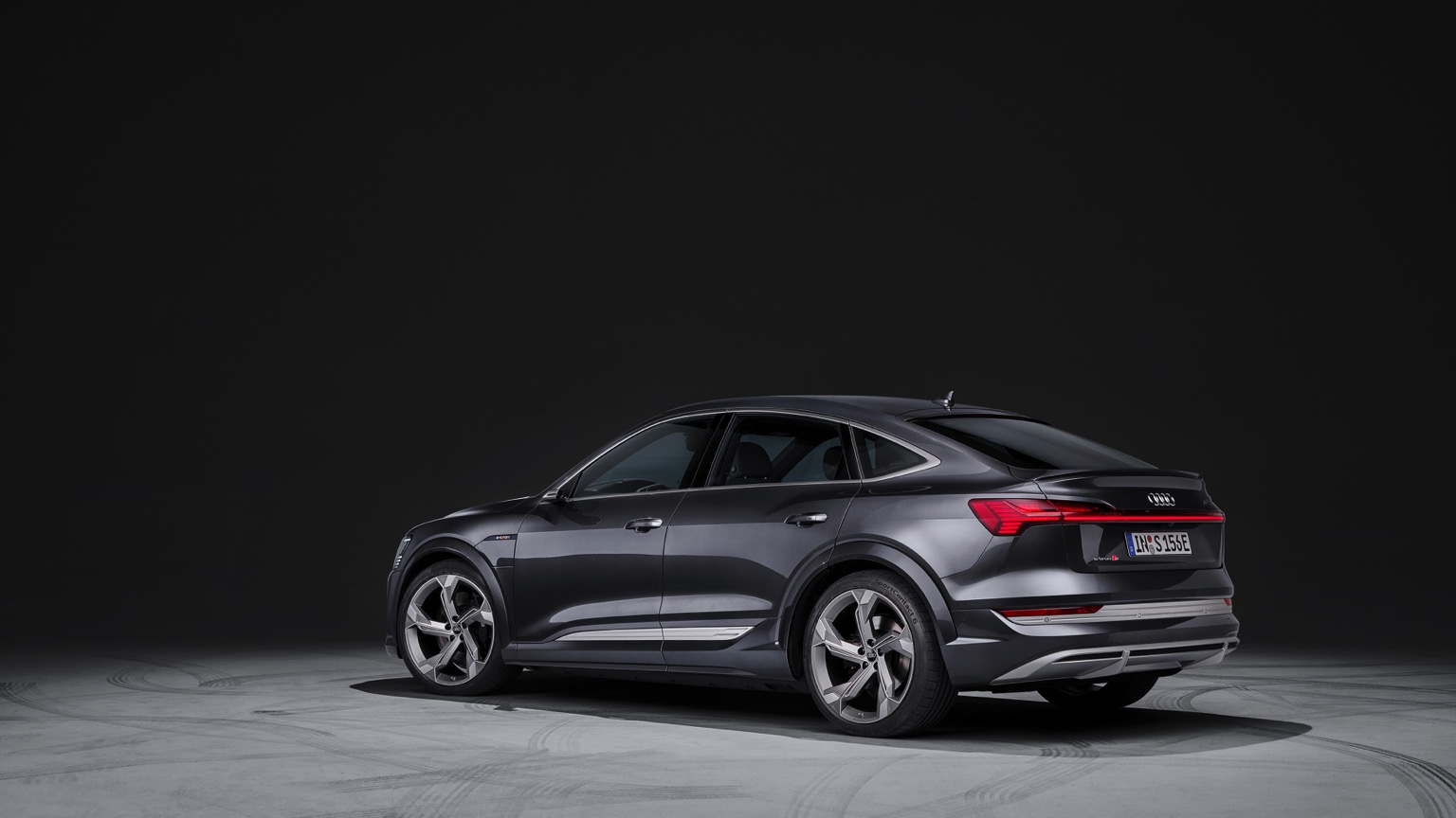 Audi_e-tron_S_Sportback_2020-10