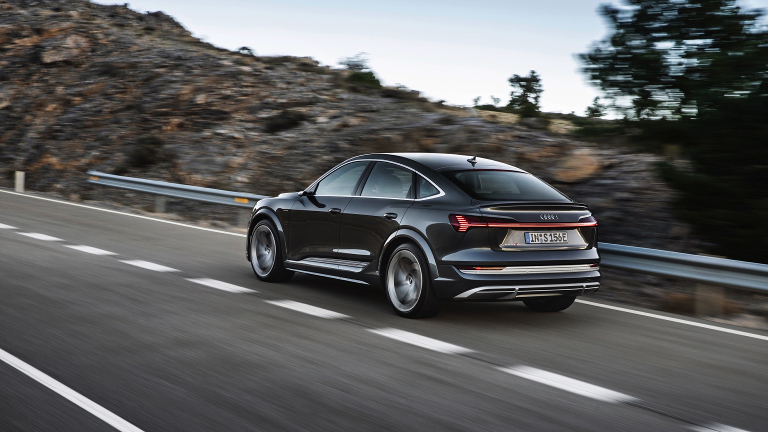 Audi_e-tron_S_Sportback_2020-3