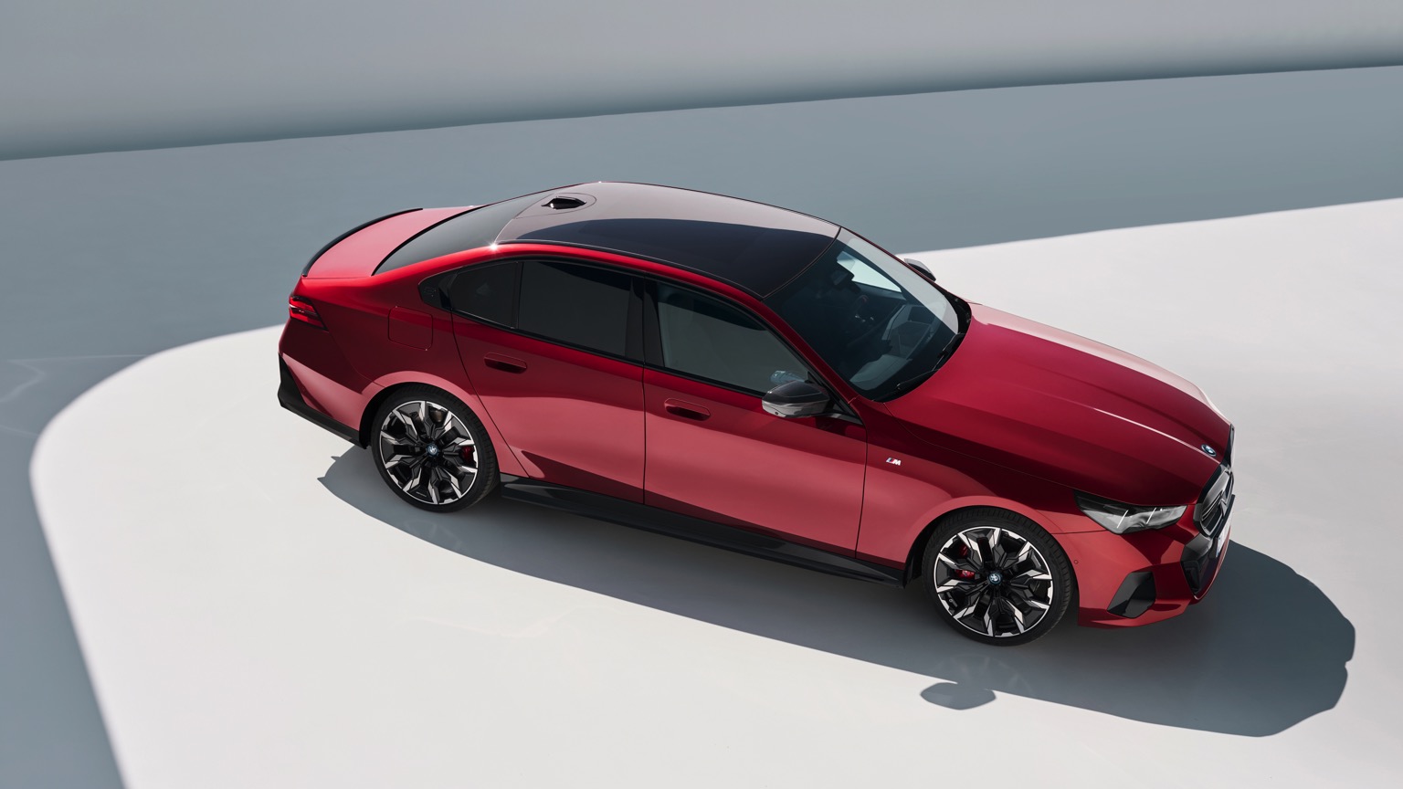 BMW_i5_M60_xDrive_Sedan-14