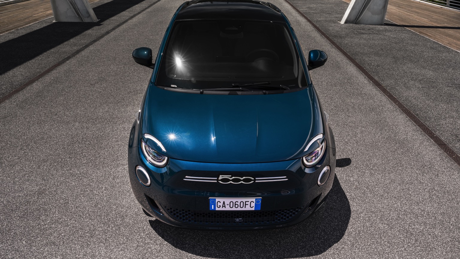 Fiat_500e_Hatchback_2020-2