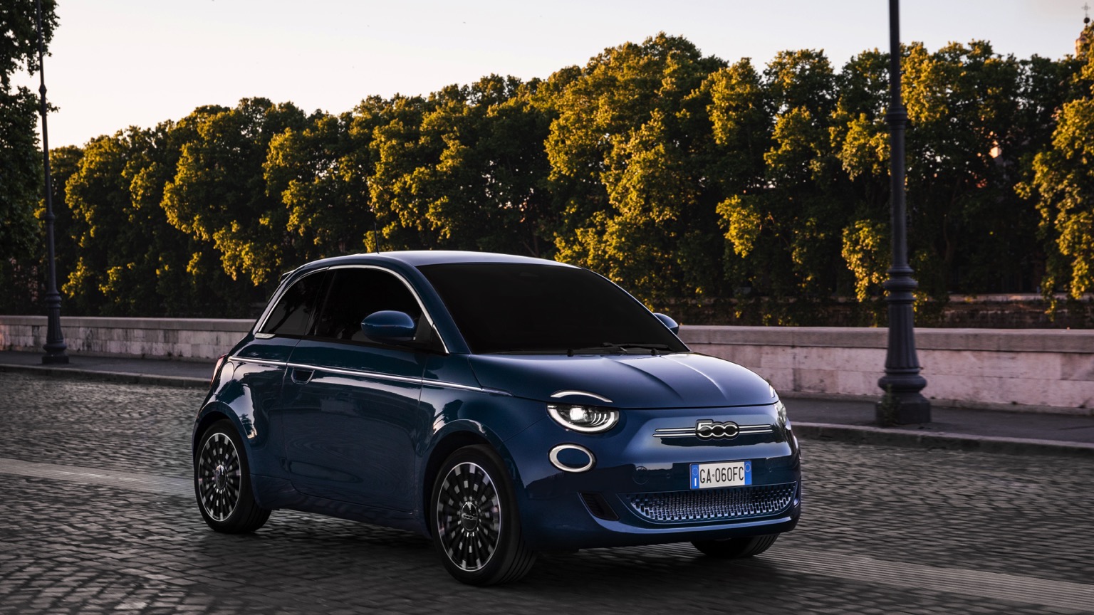 Fiat_500e_Hatchback_2020-3