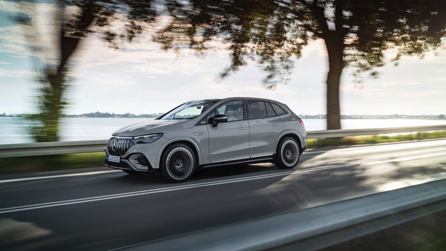 Mercedes_EQE_AMG_SUV-10