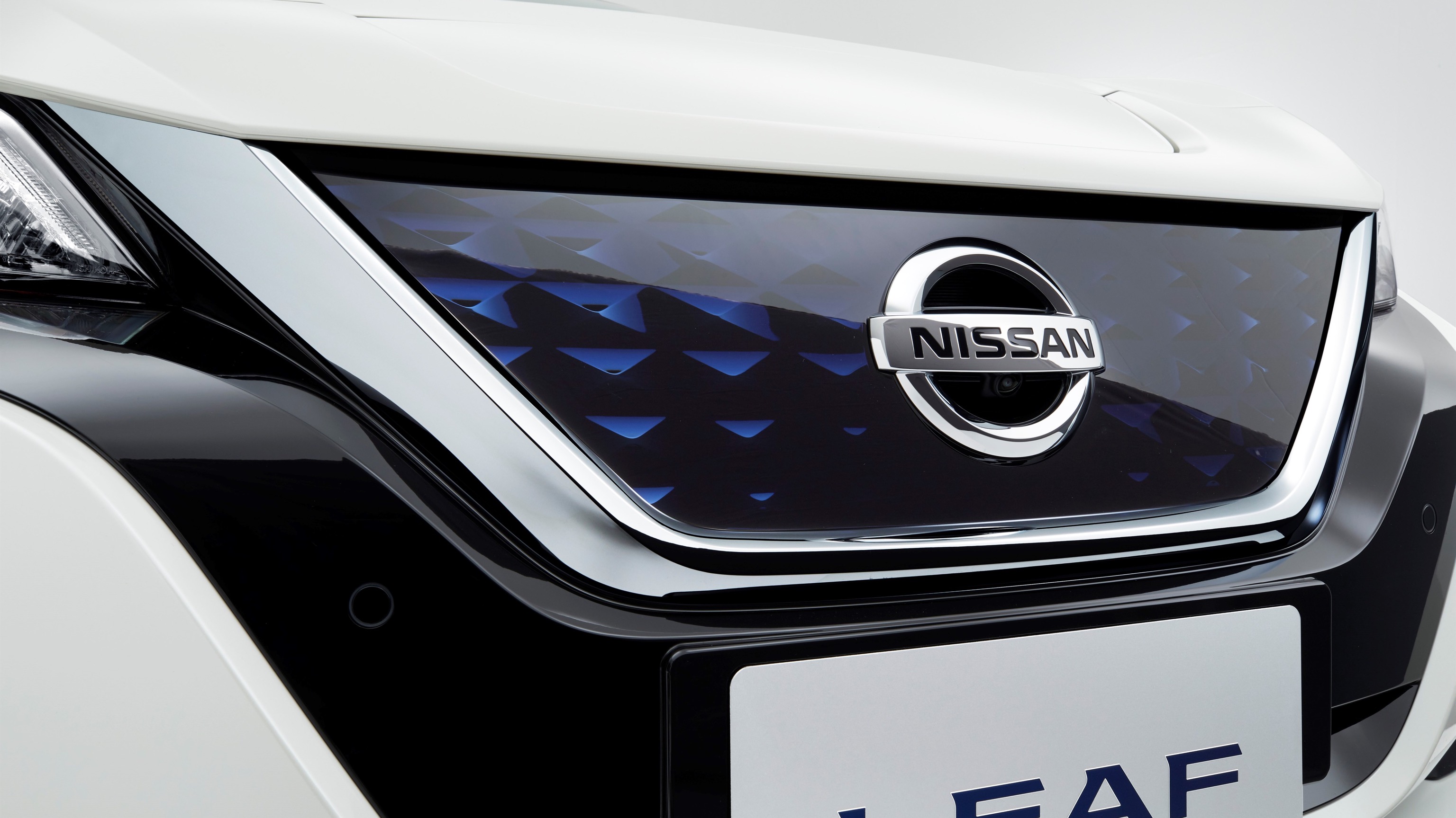 Nissan_Leaf_2018-11