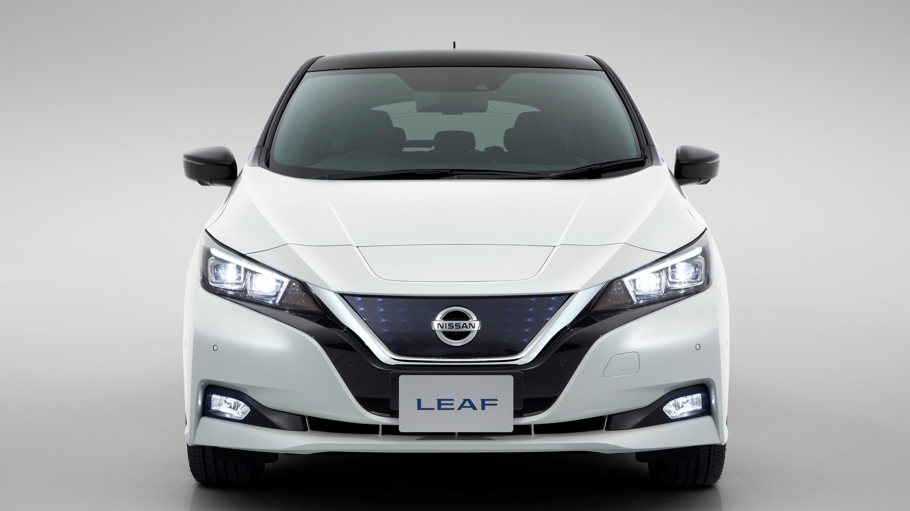 Nissan_Leaf_2018-5
