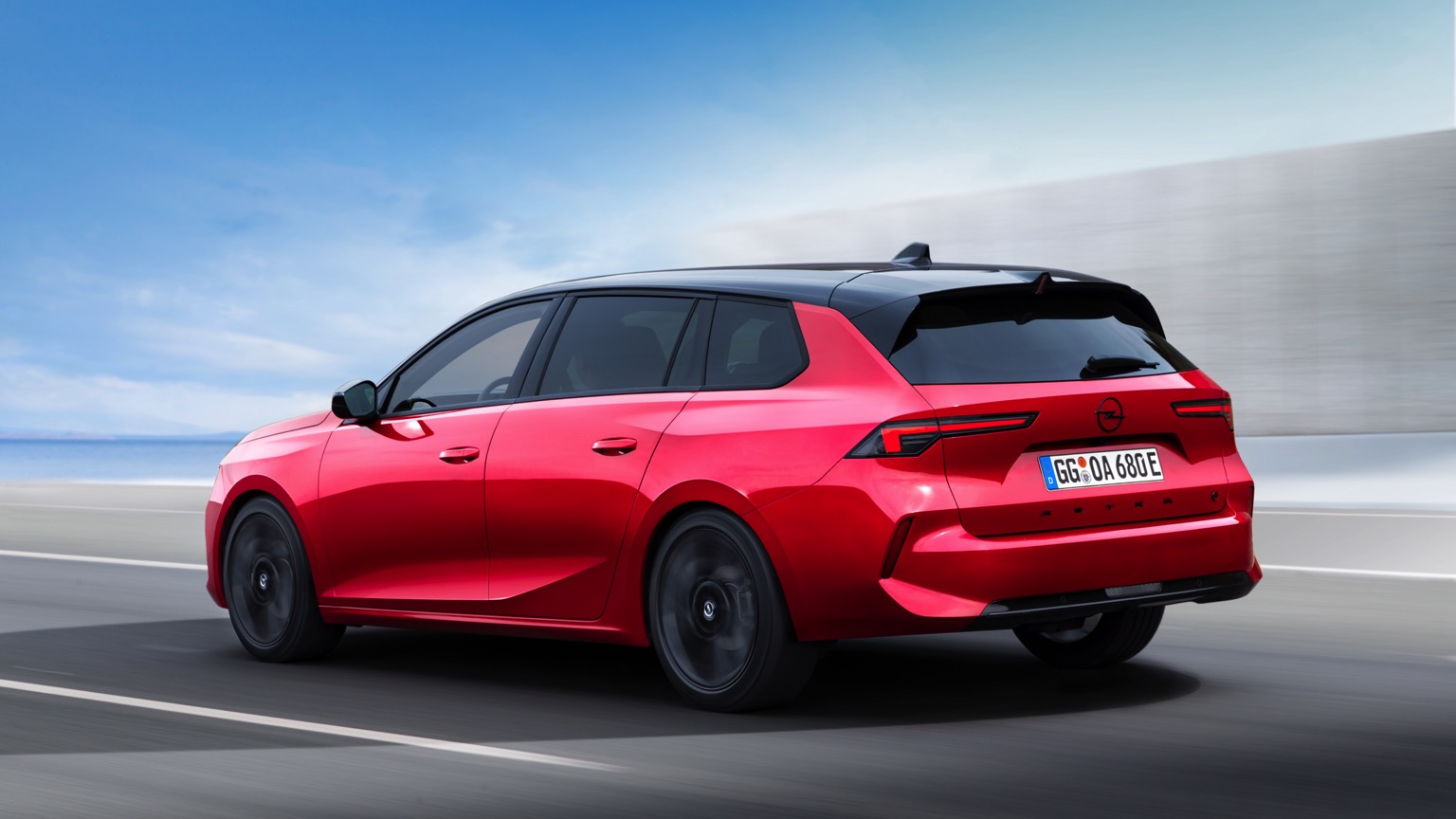 Opel_Astra_Sports_Tourer_Electric-2