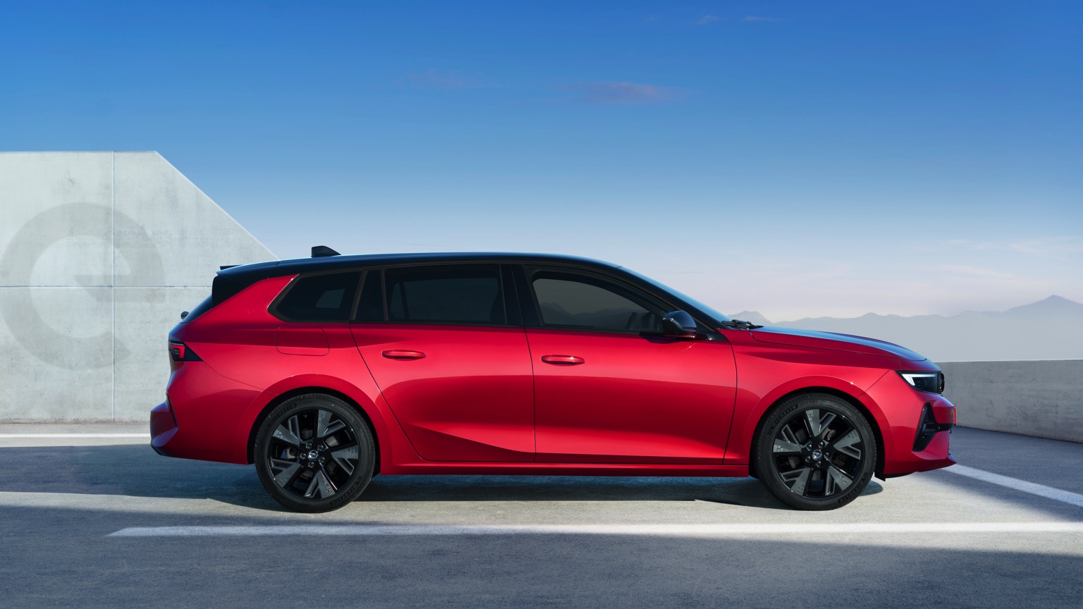 Opel_Astra_Sports_Tourer_Electric-6