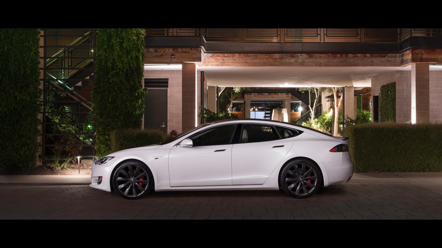Tesla_Model_S_2016-10